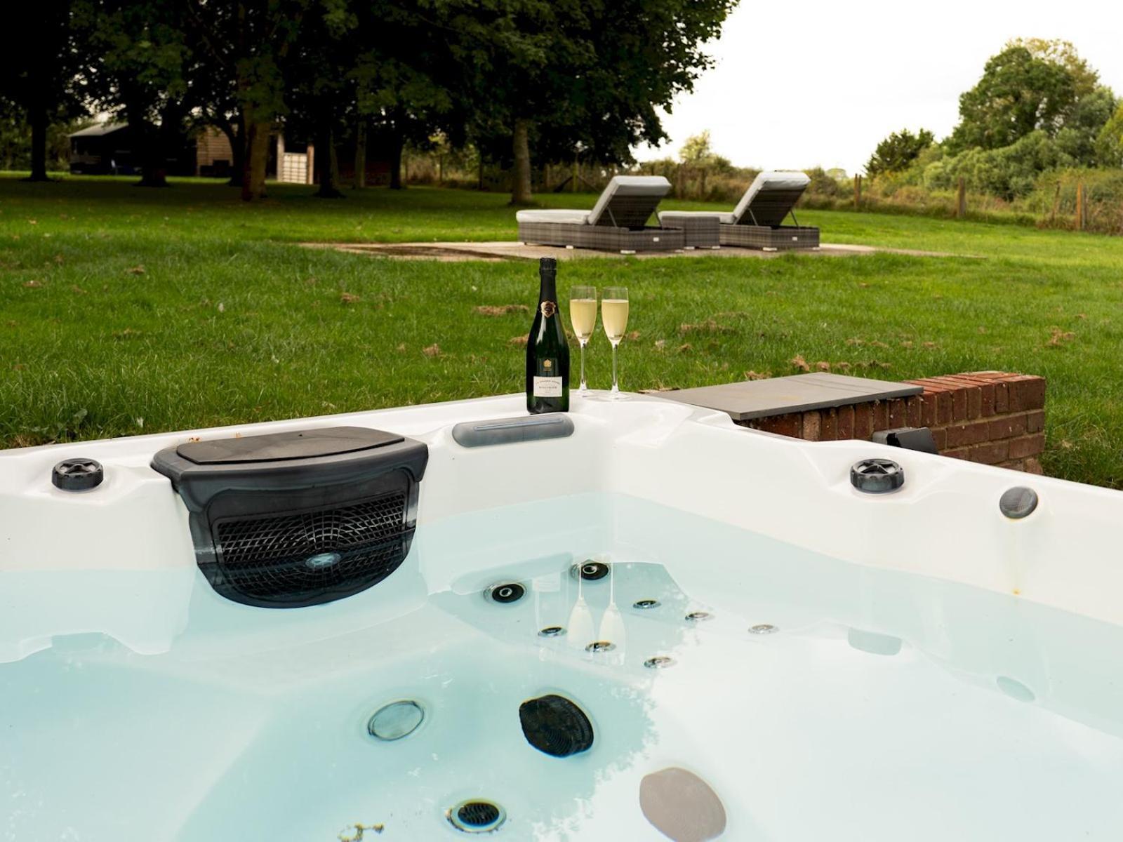 Chilterns Countryside Hideaway With Hot Tub Pass The Keys Villa Princes Risborough Eksteriør bilde